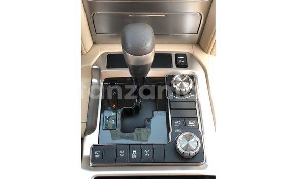 Buy Import Toyota Land Cruiser White Car in Import - Dubai in Arusha Buy Import Toyota Land Cruiser White Car in Import - Dubai in Arusha