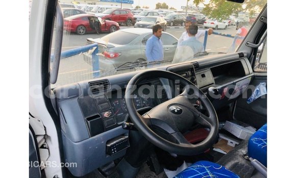 Buy Import Mitsubishi Carisma White Car in Import - Dubai in Arusha Buy Import Mitsubishi Carisma White Car in Import - Dubai in Arusha