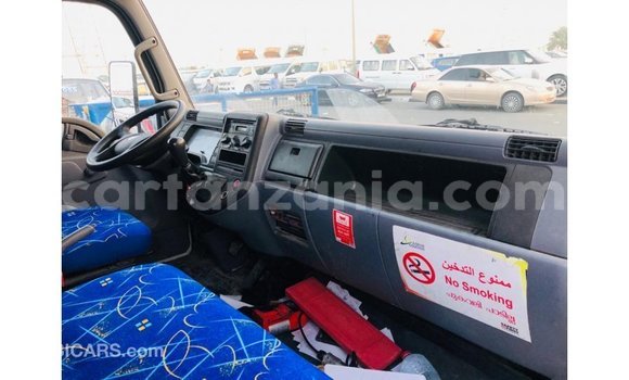 Buy Import Mitsubishi Carisma White Car in Import - Dubai in Arusha Buy Import Mitsubishi Carisma White Car in Import - Dubai in Arusha