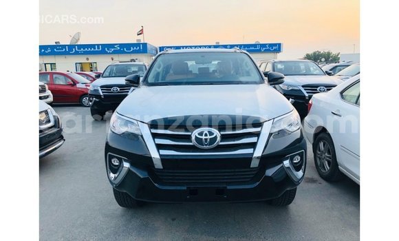 Nunua Imported Toyota Fortuner Nyeusi Gari ndani ya Import - Dubai nchini Arusha Nunua Imported Toyota Fortuner Nyeusi Gari ndani ya Import - Dubai nchini Arusha