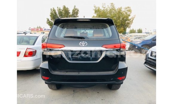 Nunua Imported Toyota Fortuner Nyeusi Gari ndani ya Import - Dubai nchini Arusha Nunua Imported Toyota Fortuner Nyeusi Gari ndani ya Import - Dubai nchini Arusha
