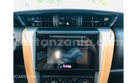 Nunua Imported Toyota Fortuner Nyeusi Gari ndani ya Import - Dubai nchini Arusha Nunua Imported Toyota Fortuner Nyeusi Gari ndani ya Import - Dubai nchini Arusha