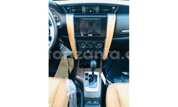 Nunua Imported Toyota Fortuner Nyeusi Gari ndani ya Import - Dubai nchini Arusha Nunua Imported Toyota Fortuner Nyeusi Gari ndani ya Import - Dubai nchini Arusha