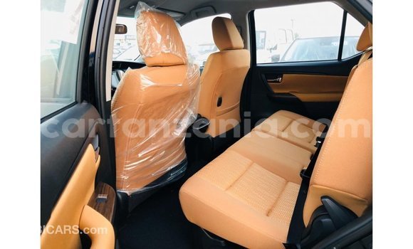 Nunua Imported Toyota Fortuner Nyeusi Gari ndani ya Import - Dubai nchini Arusha Nunua Imported Toyota Fortuner Nyeusi Gari ndani ya Import - Dubai nchini Arusha