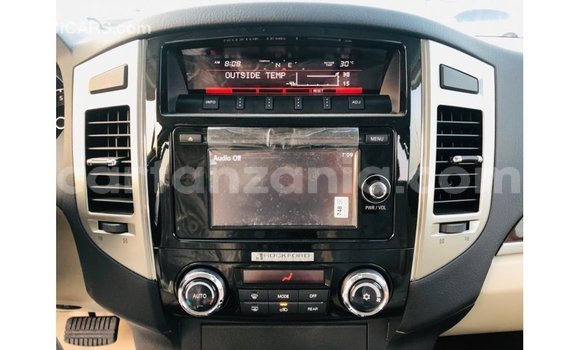 Buy Import Mitsubishi Pajero White Car in Import - Dubai in Arusha Buy Import Mitsubishi Pajero White Car in Import - Dubai in Arusha