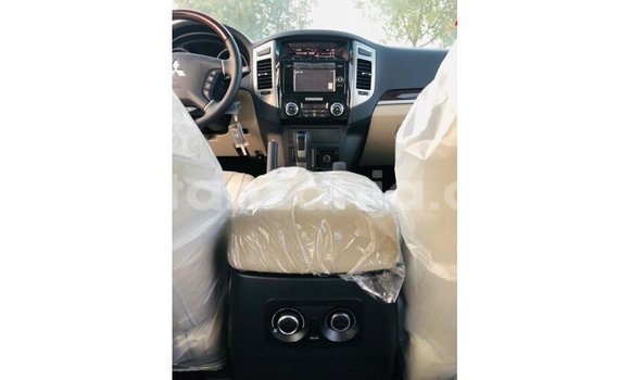 Buy Import Mitsubishi Pajero White Car in Import - Dubai in Arusha Buy Import Mitsubishi Pajero White Car in Import - Dubai in Arusha