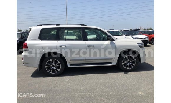 Buy Import Toyota Land Cruiser White Car in Import - Dubai in Arusha Buy Import Toyota Land Cruiser White Car in Import - Dubai in Arusha