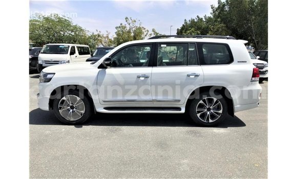 Buy Import Toyota Land Cruiser White Car in Import - Dubai in Arusha Buy Import Toyota Land Cruiser White Car in Import - Dubai in Arusha