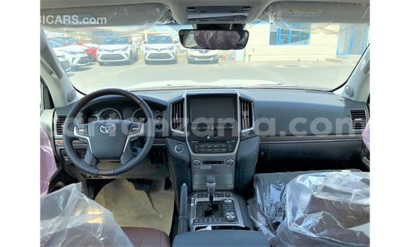 Buy Import Toyota Land Cruiser White Car in Import - Dubai in Arusha Buy Import Toyota Land Cruiser White Car in Import - Dubai in Arusha