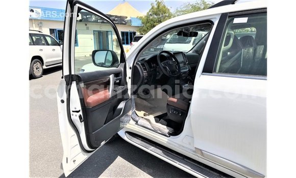 Buy Import Toyota Land Cruiser White Car in Import - Dubai in Arusha Buy Import Toyota Land Cruiser White Car in Import - Dubai in Arusha