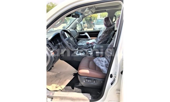 Buy Import Toyota Land Cruiser White Car in Import - Dubai in Arusha Buy Import Toyota Land Cruiser White Car in Import - Dubai in Arusha