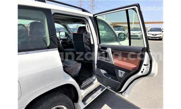Buy Import Toyota Land Cruiser White Car in Import - Dubai in Arusha Buy Import Toyota Land Cruiser White Car in Import - Dubai in Arusha