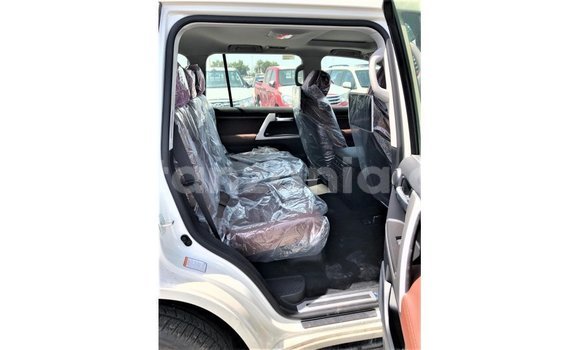 Buy Import Toyota Land Cruiser White Car in Import - Dubai in Arusha Buy Import Toyota Land Cruiser White Car in Import - Dubai in Arusha