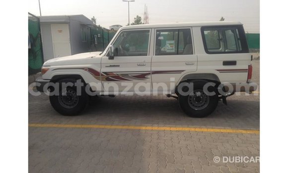 Buy Import Toyota Land Cruiser White Car in Import - Dubai in Arusha Buy Import Toyota Land Cruiser White Car in Import - Dubai in Arusha