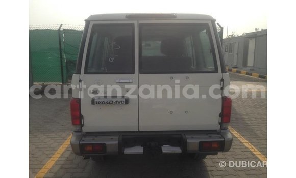 Buy Import Toyota Land Cruiser White Car in Import - Dubai in Arusha Buy Import Toyota Land Cruiser White Car in Import - Dubai in Arusha