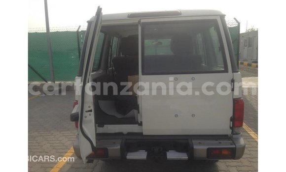 Buy Import Toyota Land Cruiser White Car in Import - Dubai in Arusha Buy Import Toyota Land Cruiser White Car in Import - Dubai in Arusha