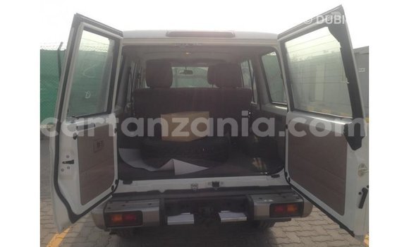 Buy Import Toyota Land Cruiser White Car in Import - Dubai in Arusha Buy Import Toyota Land Cruiser White Car in Import - Dubai in Arusha