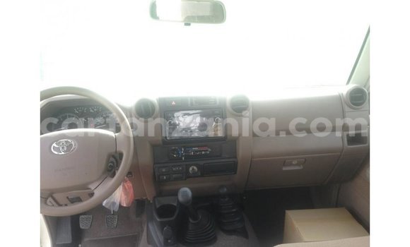 Buy Import Toyota Land Cruiser White Car in Import - Dubai in Arusha Buy Import Toyota Land Cruiser White Car in Import - Dubai in Arusha