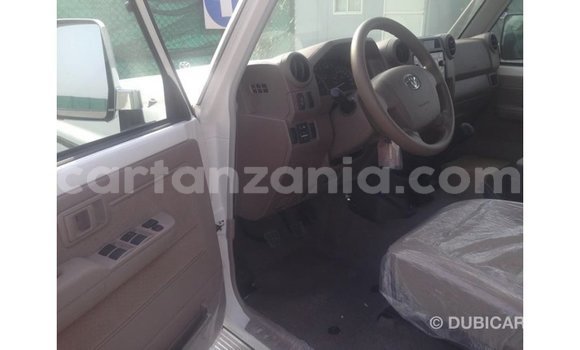 Buy Import Toyota Land Cruiser White Car in Import - Dubai in Arusha Buy Import Toyota Land Cruiser White Car in Import - Dubai in Arusha