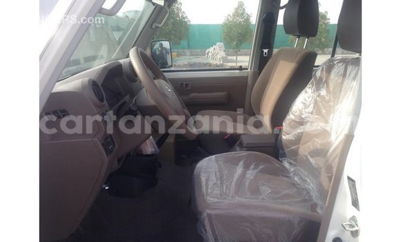 Buy Import Toyota Land Cruiser White Car in Import - Dubai in Arusha Buy Import Toyota Land Cruiser White Car in Import - Dubai in Arusha