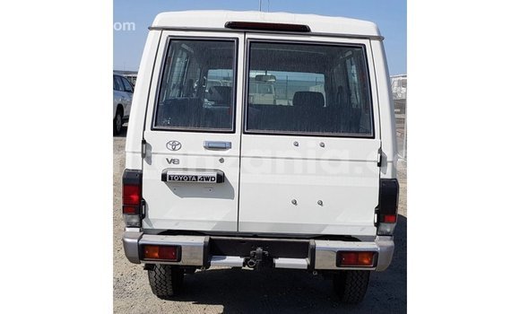 Buy Import Toyota Land Cruiser White Car in Import - Dubai in Arusha Buy Import Toyota Land Cruiser White Car in Import - Dubai in Arusha