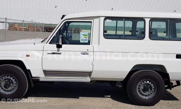 Buy Import Toyota Land Cruiser White Car in Import - Dubai in Arusha Buy Import Toyota Land Cruiser White Car in Import - Dubai in Arusha