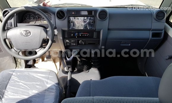 Buy Import Toyota Land Cruiser White Car in Import - Dubai in Arusha Buy Import Toyota Land Cruiser White Car in Import - Dubai in Arusha