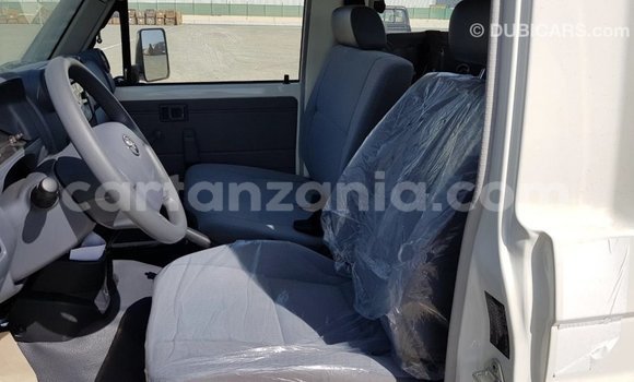 Buy Import Toyota Land Cruiser White Car in Import - Dubai in Arusha Buy Import Toyota Land Cruiser White Car in Import - Dubai in Arusha