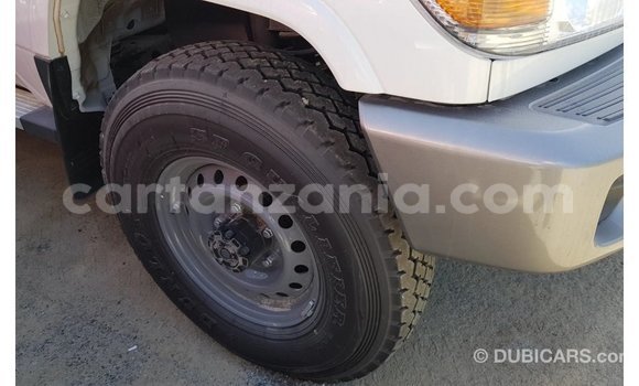 Buy Import Toyota Land Cruiser White Car in Import - Dubai in Arusha Buy Import Toyota Land Cruiser White Car in Import - Dubai in Arusha