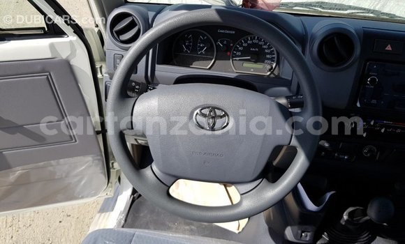 Buy Import Toyota Land Cruiser White Car in Import - Dubai in Arusha Buy Import Toyota Land Cruiser White Car in Import - Dubai in Arusha