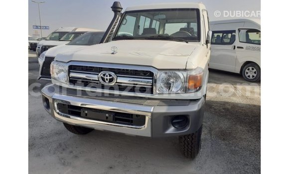 Nunua Imported Toyota Land Cruiser Nyeupe Gari ndani ya Import - Dubai nchini Arusha Nunua Imported Toyota Land Cruiser Nyeupe Gari ndani ya Import - Dubai nchini Arusha