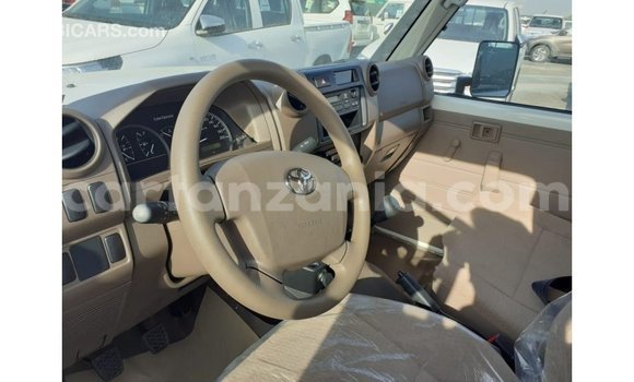 Nunua Imported Toyota Land Cruiser Nyeupe Gari ndani ya Import - Dubai nchini Arusha Nunua Imported Toyota Land Cruiser Nyeupe Gari ndani ya Import - Dubai nchini Arusha
