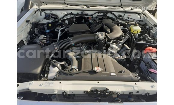 Nunua Imported Toyota Land Cruiser Nyeupe Gari ndani ya Import - Dubai nchini Arusha Nunua Imported Toyota Land Cruiser Nyeupe Gari ndani ya Import - Dubai nchini Arusha