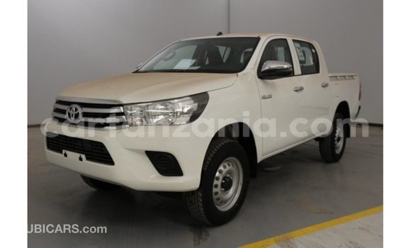 Buy Import Toyota Hilux White Car in Import - Dubai in Arusha Buy Import Toyota Hilux White Car in Import - Dubai in Arusha