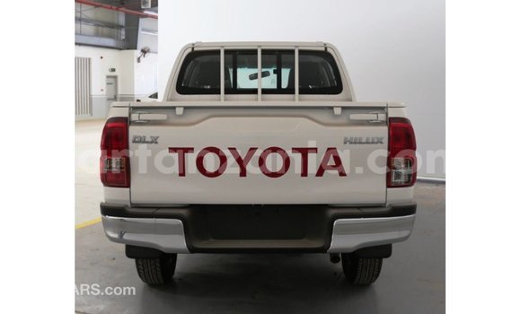 Buy Import Toyota Hilux White Car in Import - Dubai in Arusha Buy Import Toyota Hilux White Car in Import - Dubai in Arusha