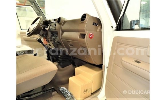 Buy Import Toyota Land Cruiser White Car in Import - Dubai in Arusha Buy Import Toyota Land Cruiser White Car in Import - Dubai in Arusha