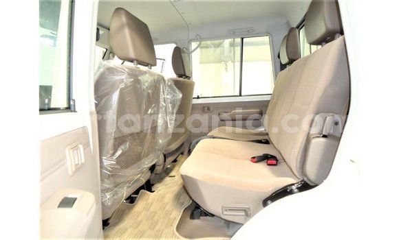 Buy Import Toyota Land Cruiser White Car in Import - Dubai in Arusha Buy Import Toyota Land Cruiser White Car in Import - Dubai in Arusha