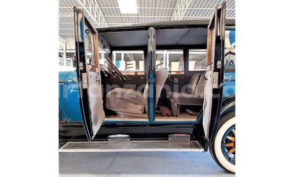 Nunua Imported Buick Electra Bluu Gari ndani ya Import - Dubai nchini Arusha Nunua Imported Buick Electra Bluu Gari ndani ya Import - Dubai nchini Arusha