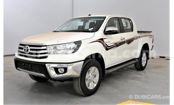 Nunua Imported Toyota Hilux Nyeupe Gari ndani ya Import - Dubai nchini Arusha Nunua Imported Toyota Hilux Nyeupe Gari ndani ya Import - Dubai nchini Arusha