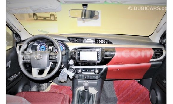Nunua Imported Toyota Hilux Nyeupe Gari ndani ya Import - Dubai nchini Arusha Nunua Imported Toyota Hilux Nyeupe Gari ndani ya Import - Dubai nchini Arusha