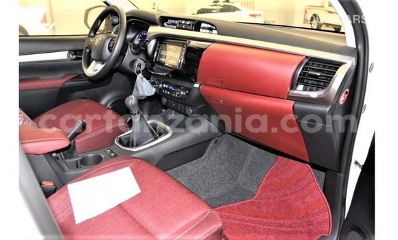 Nunua Imported Toyota Hilux Nyeupe Gari ndani ya Import - Dubai nchini Arusha Nunua Imported Toyota Hilux Nyeupe Gari ndani ya Import - Dubai nchini Arusha
