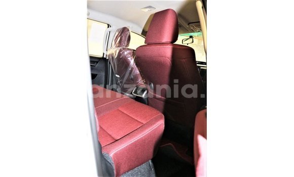 Nunua Imported Toyota Hilux Nyeupe Gari ndani ya Import - Dubai nchini Arusha Nunua Imported Toyota Hilux Nyeupe Gari ndani ya Import - Dubai nchini Arusha