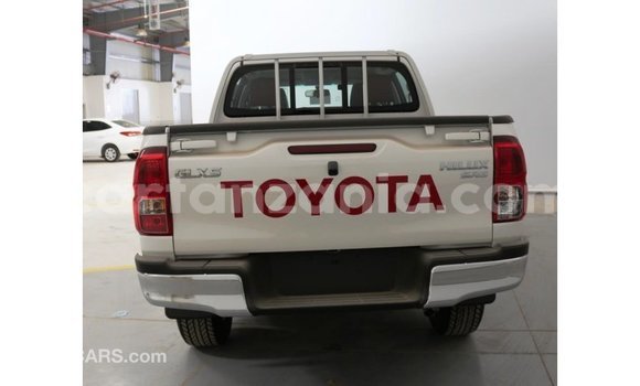 Buy Import Toyota Hilux White Car in Import - Dubai in Arusha Buy Import Toyota Hilux White Car in Import - Dubai in Arusha