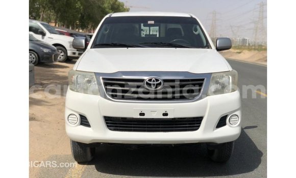 Nunua Imported Toyota Hilux Nyeupe Gari ndani ya Import - Dubai nchini Arusha Nunua Imported Toyota Hilux Nyeupe Gari ndani ya Import - Dubai nchini Arusha