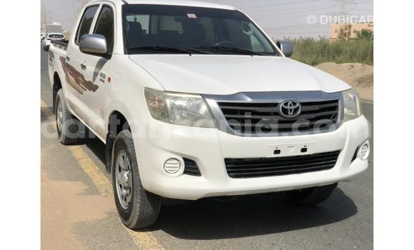 Nunua Imported Toyota Hilux Nyeupe Gari ndani ya Import - Dubai nchini Arusha Nunua Imported Toyota Hilux Nyeupe Gari ndani ya Import - Dubai nchini Arusha
