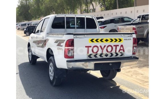 Nunua Imported Toyota Hilux Nyeupe Gari ndani ya Import - Dubai nchini Arusha Nunua Imported Toyota Hilux Nyeupe Gari ndani ya Import - Dubai nchini Arusha