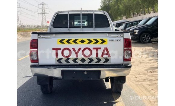 Nunua Imported Toyota Hilux Nyeupe Gari ndani ya Import - Dubai nchini Arusha Nunua Imported Toyota Hilux Nyeupe Gari ndani ya Import - Dubai nchini Arusha
