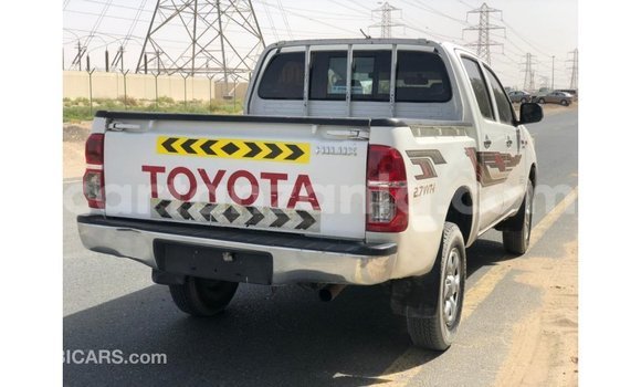 Nunua Imported Toyota Hilux Nyeupe Gari ndani ya Import - Dubai nchini Arusha Nunua Imported Toyota Hilux Nyeupe Gari ndani ya Import - Dubai nchini Arusha