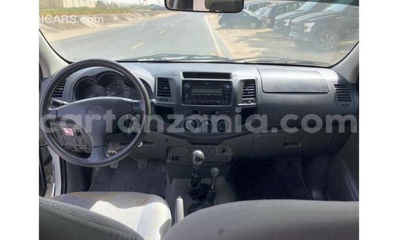 Nunua Imported Toyota Hilux Nyeupe Gari ndani ya Import - Dubai nchini Arusha Nunua Imported Toyota Hilux Nyeupe Gari ndani ya Import - Dubai nchini Arusha