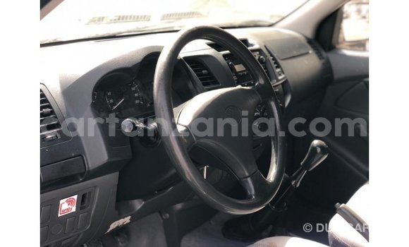 Nunua Imported Toyota Hilux Nyeupe Gari ndani ya Import - Dubai nchini Arusha Nunua Imported Toyota Hilux Nyeupe Gari ndani ya Import - Dubai nchini Arusha